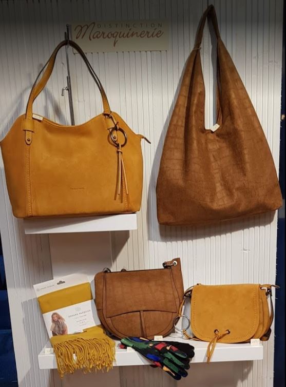 Image de la vitrine de la boutique Maroquinerie Distinction à Carhaix