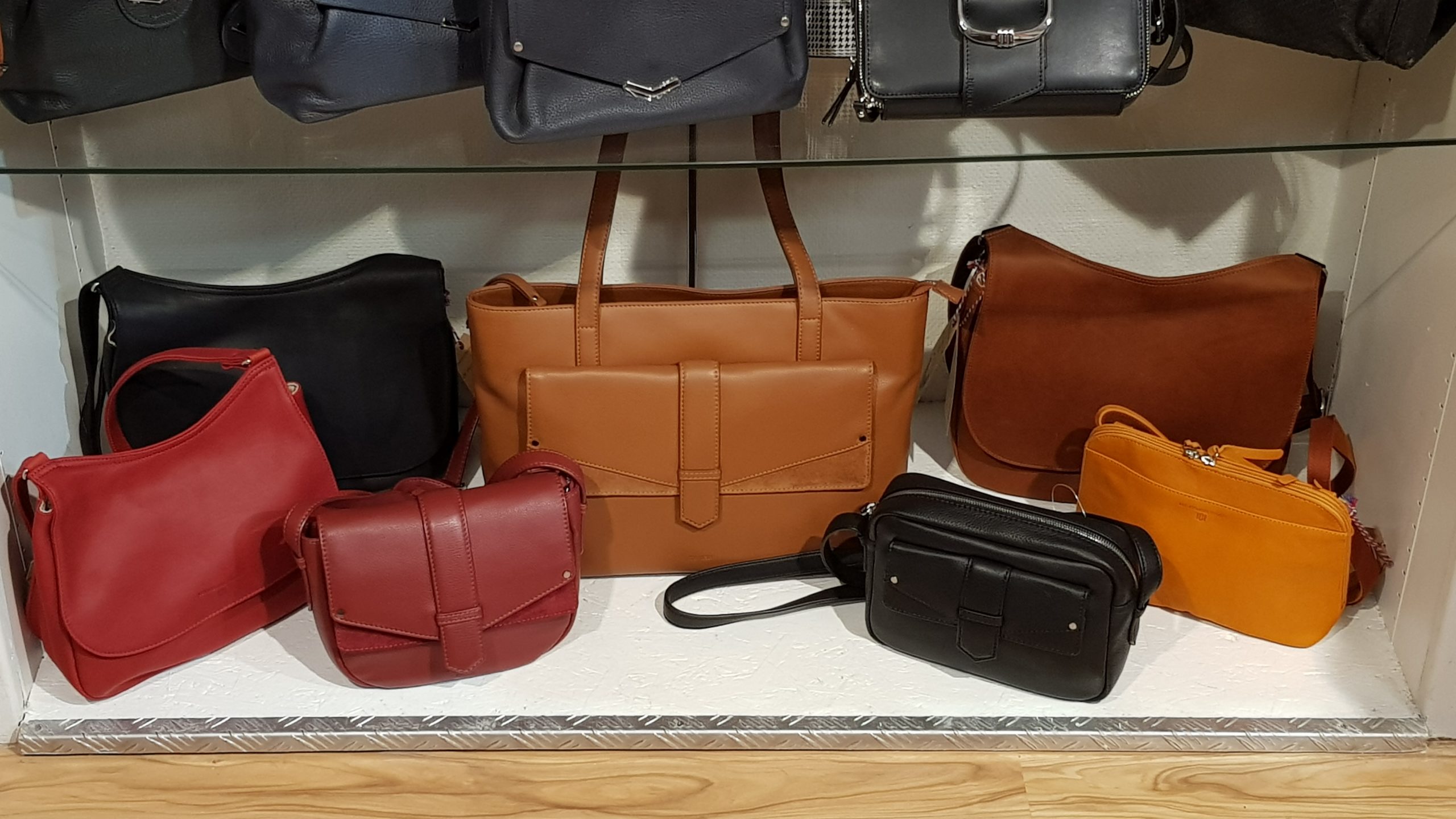 Présentation de sacs disponibles à la boutique Maroquinerie Distinction